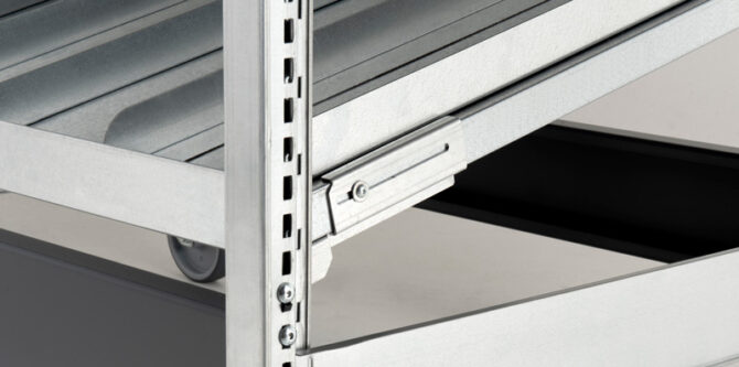 Inclination of shelves between 5° and 30°
