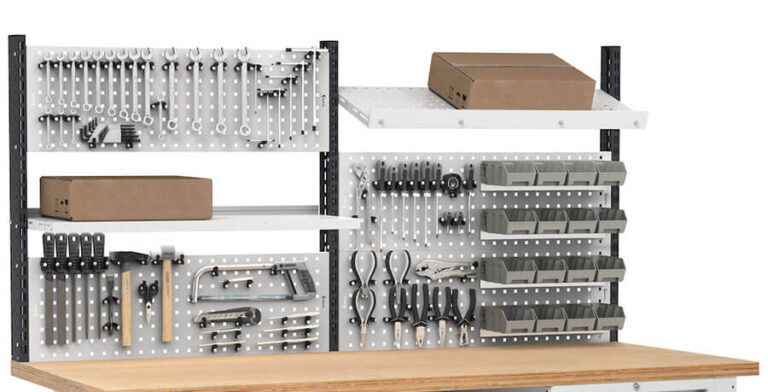 Organizzazione utensili su pannello forato, 1